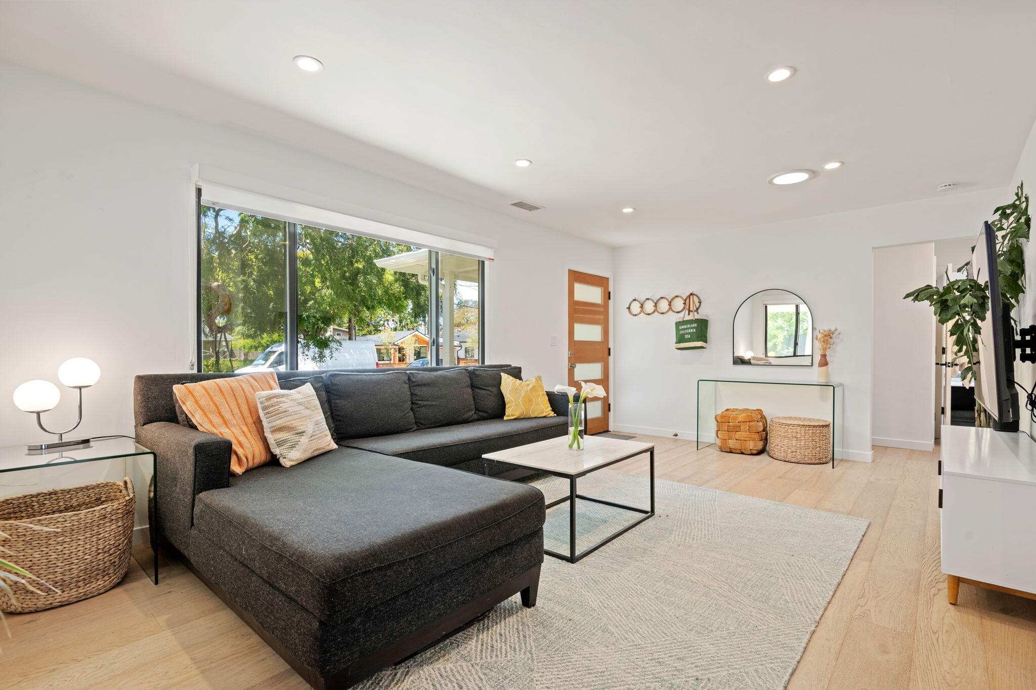 308 Cooper Road Santa Barbara, CA 93109 - Photo 6 of 29 Living Room