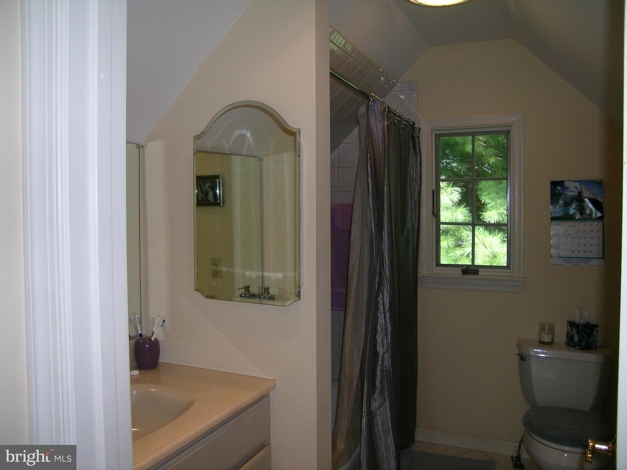 733 Utterback Store Road Great Falls, VA 22066 - Photo 9 of 27 Bath