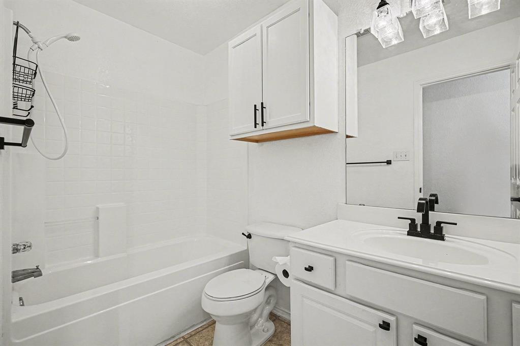 331 Meador Lane Burleson, TX 76028 - Photo 16 of 28