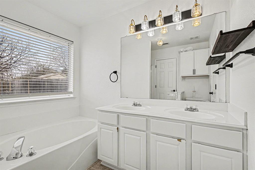 331 Meador Lane Burleson, TX 76028 - Photo 21 of 28