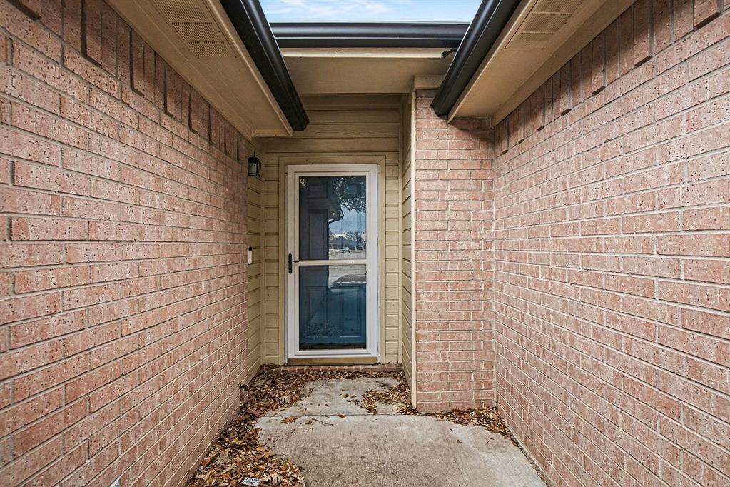 331 Meador Lane Burleson, TX 76028 - Photo 5 of 28