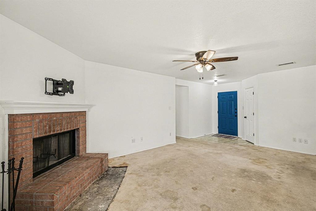 331 Meador Lane Burleson, TX 76028 - Photo 7 of 28