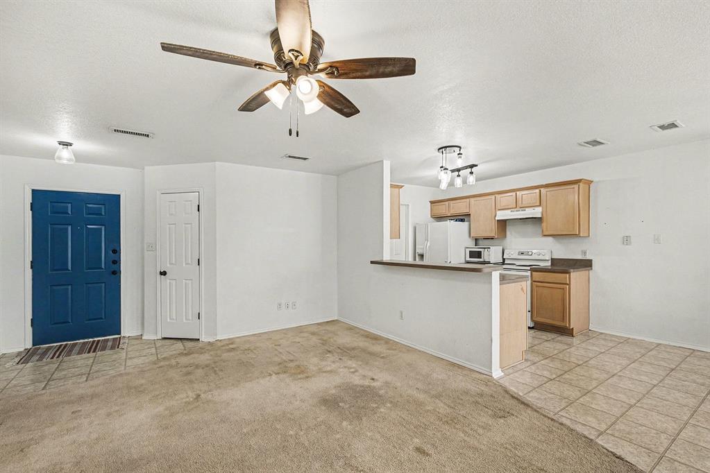 331 Meador Lane Burleson, TX 76028 - Photo 9 of 28