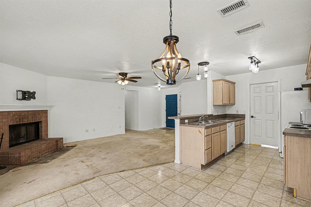 331 Meador Lane Burleson, TX 76028 - Photo 10 of 28