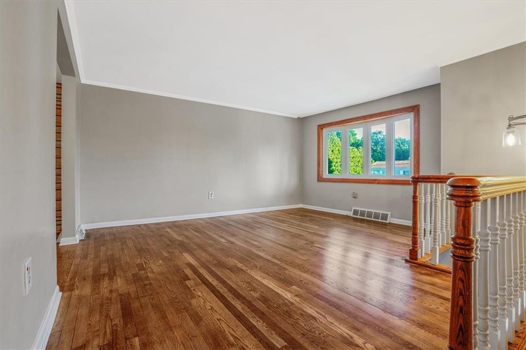 5805 Schell Circle Aliquippa, PA 15001 - Photo 8 of 50