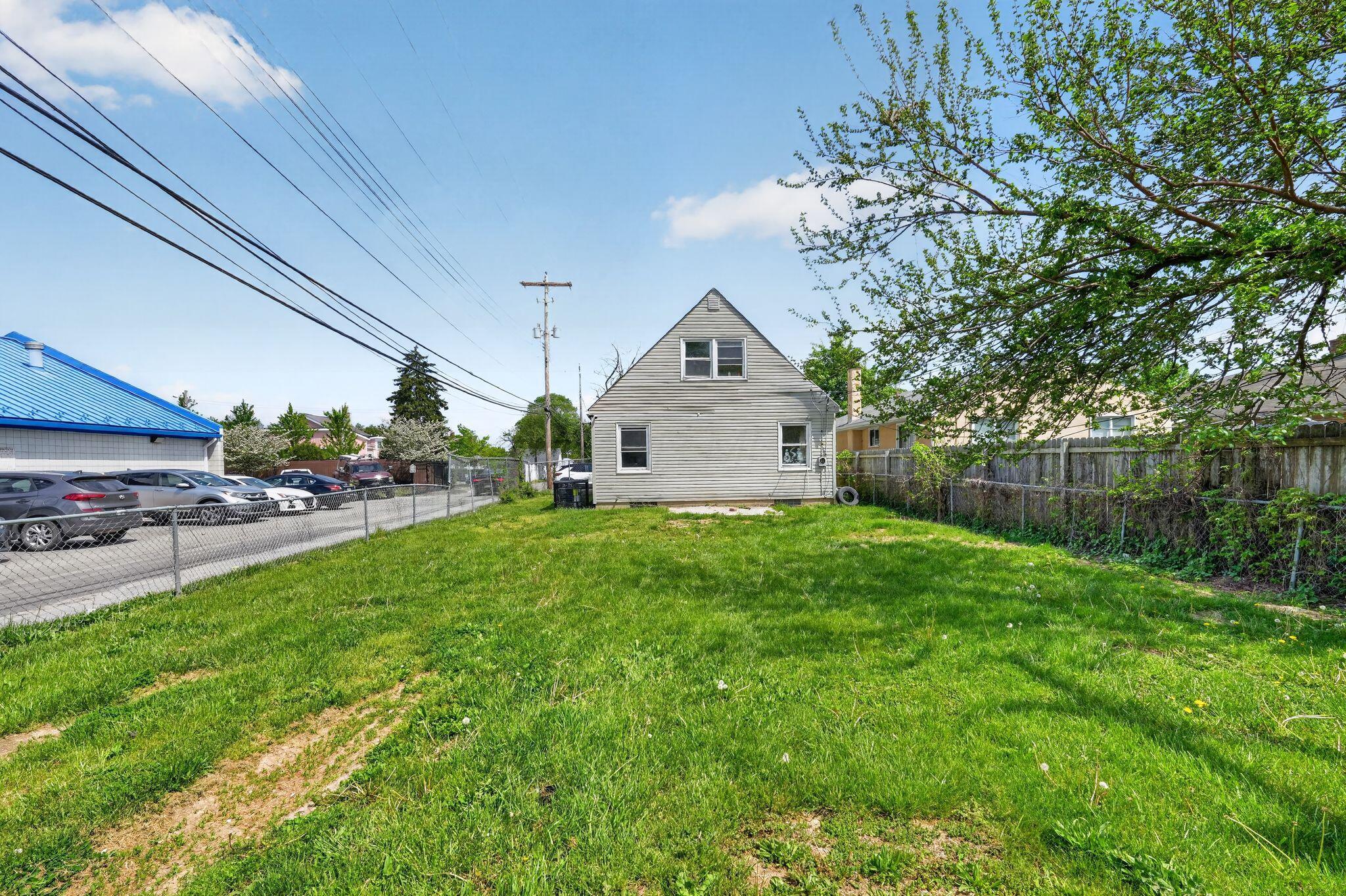 771 South Hampton Road Columbus, OH 43227 - Photo 6 of 33 06_771_S_Hampton_Rd_Columbus_OH_43227-Ex