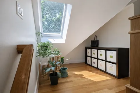 a view of entryway with a flower pot
