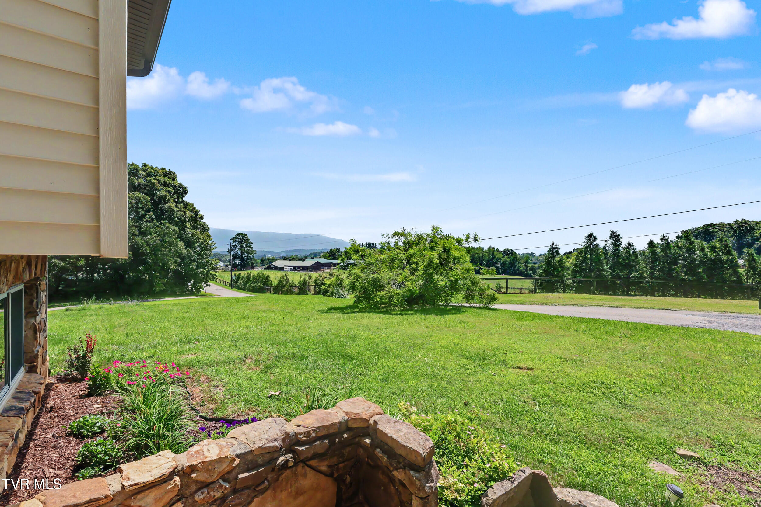 1695 Jim Fox Road Greeneville, TN 37743 - Photo 8 of 52 36_img_0345