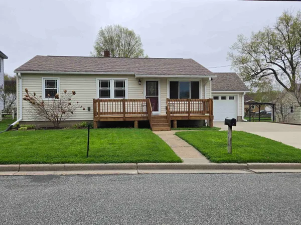$245,900 | 165 East 8th Street, Richland Center, WI 53581
