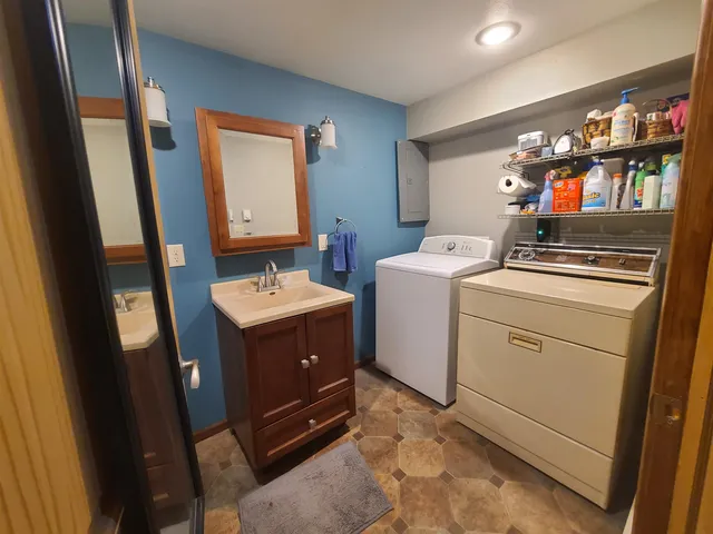 $245,900 | 165 East 8th Street, Richland Center, WI 53581