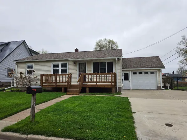 $245,900 | 165 East 8th Street, Richland Center, WI 53581