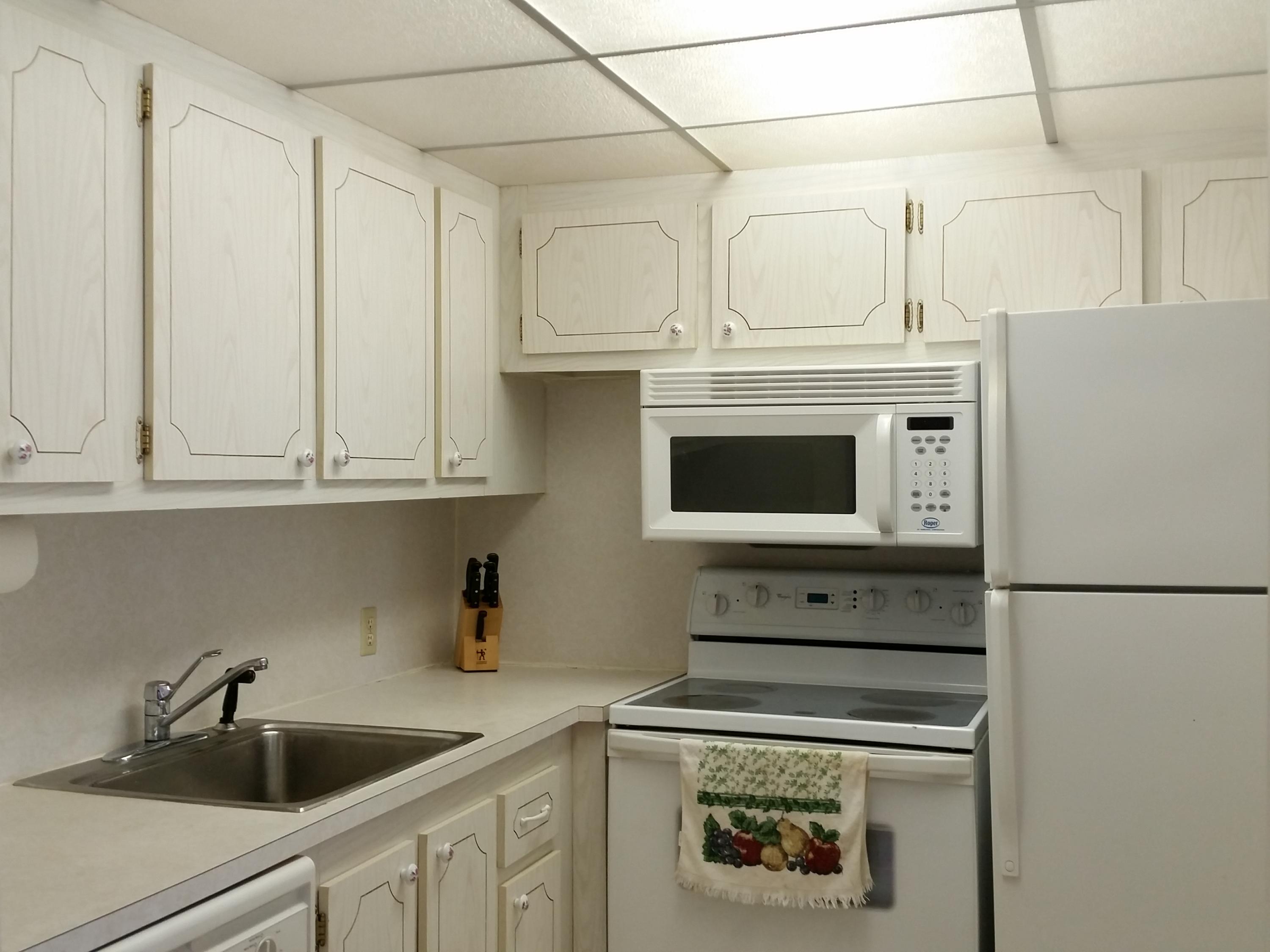 16 Dorset A Boca Raton, FL 33434 - Photo 24 of 55 Boca-Raton-Codo-16 Dorset A_Kitchen 5