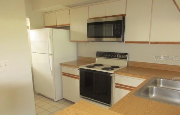 429 Cerromar Lane, Unit 353 Venice, FL 34293 - Photo 6 of 14