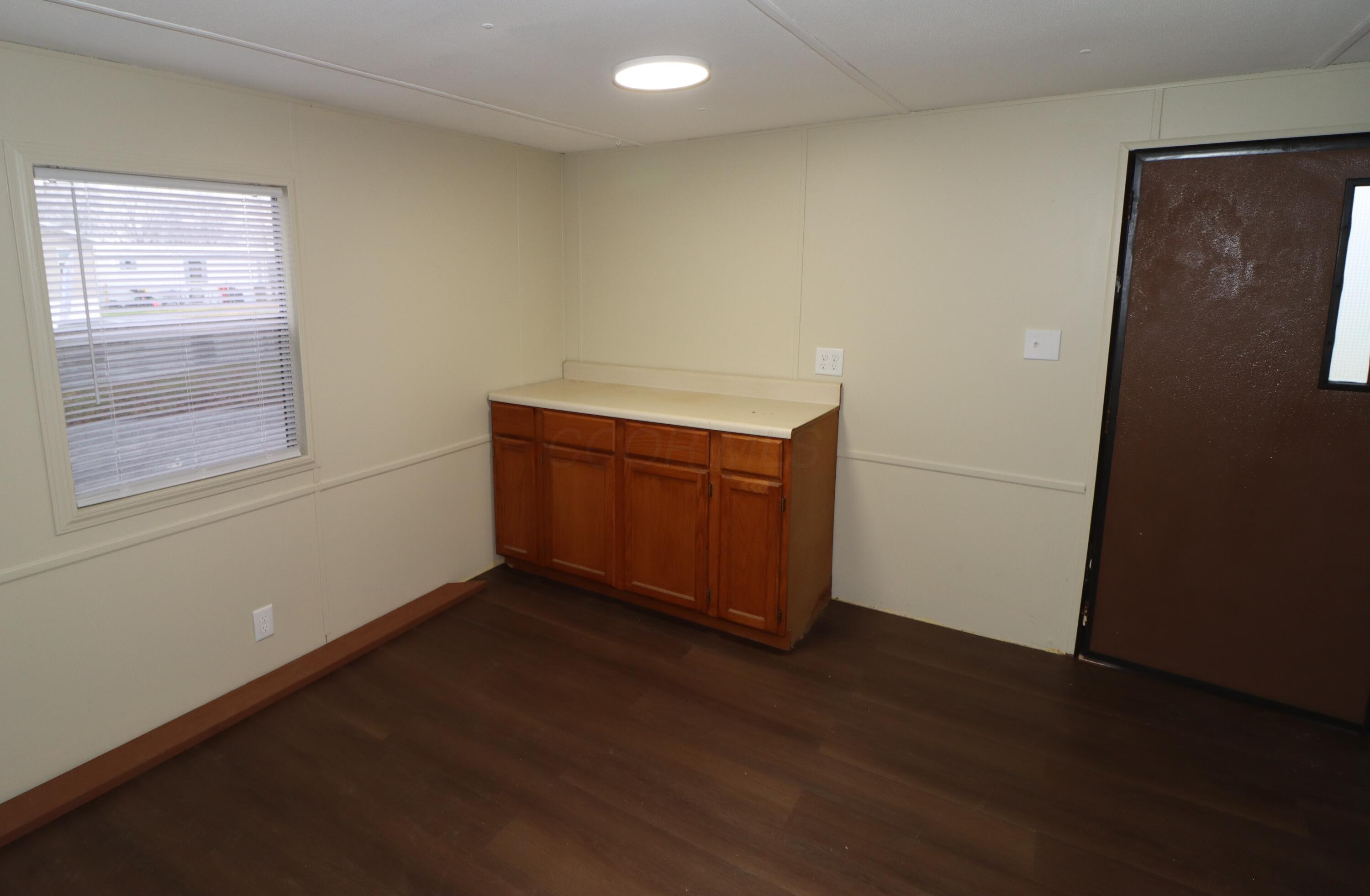 8565 Smith-Calhoun Road, Unit 192 Plain City, OH 43064 - Photo 7 of 18 Eating Area