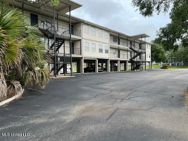 $1,300 | 3230 Cumberland Road, Unit 213, Ocean Springs, MS 39564