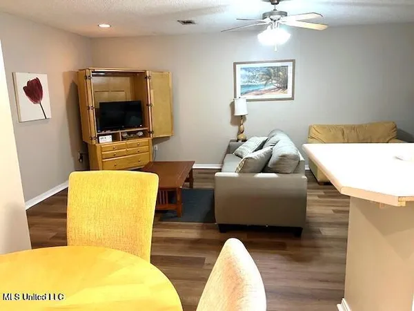 $1,300 | 3230 Cumberland Road, Unit 213, Ocean Springs, MS 39564