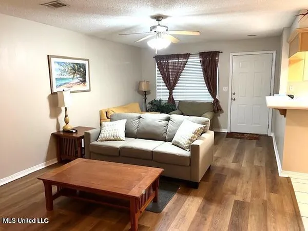 $1,300 | 3230 Cumberland Road, Unit 213, Ocean Springs, MS 39564