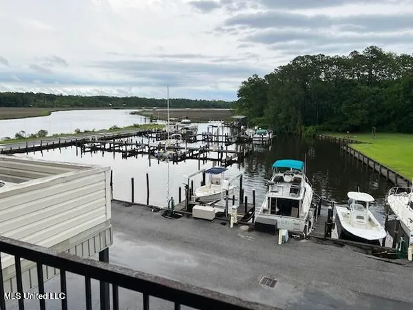 $1,300 | 3230 Cumberland Road, Unit 213, Ocean Springs, MS 39564