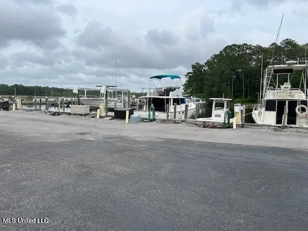 $1,300 | 3230 Cumberland Road, Unit 213, Ocean Springs, MS 39564