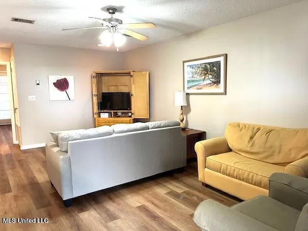 $1,300 | 3230 Cumberland Road, Unit 213, Ocean Springs, MS 39564