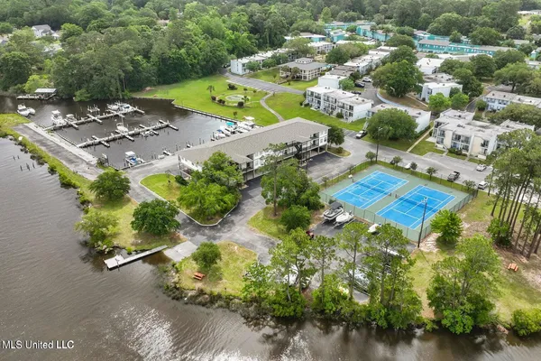 $1,300 | 3230 Cumberland Road, Unit 213, Ocean Springs, MS 39564