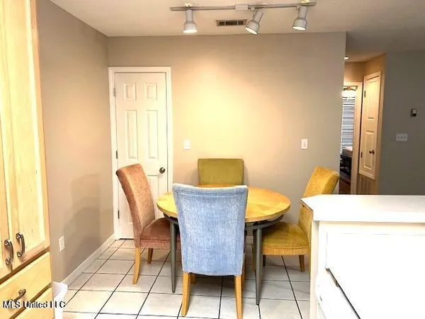 $1,300 | 3230 Cumberland Road, Unit 213, Ocean Springs, MS 39564