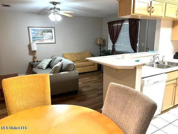 $1,300 | 3230 Cumberland Road, Unit 213, Ocean Springs, MS 39564