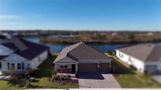 a view of house with garden