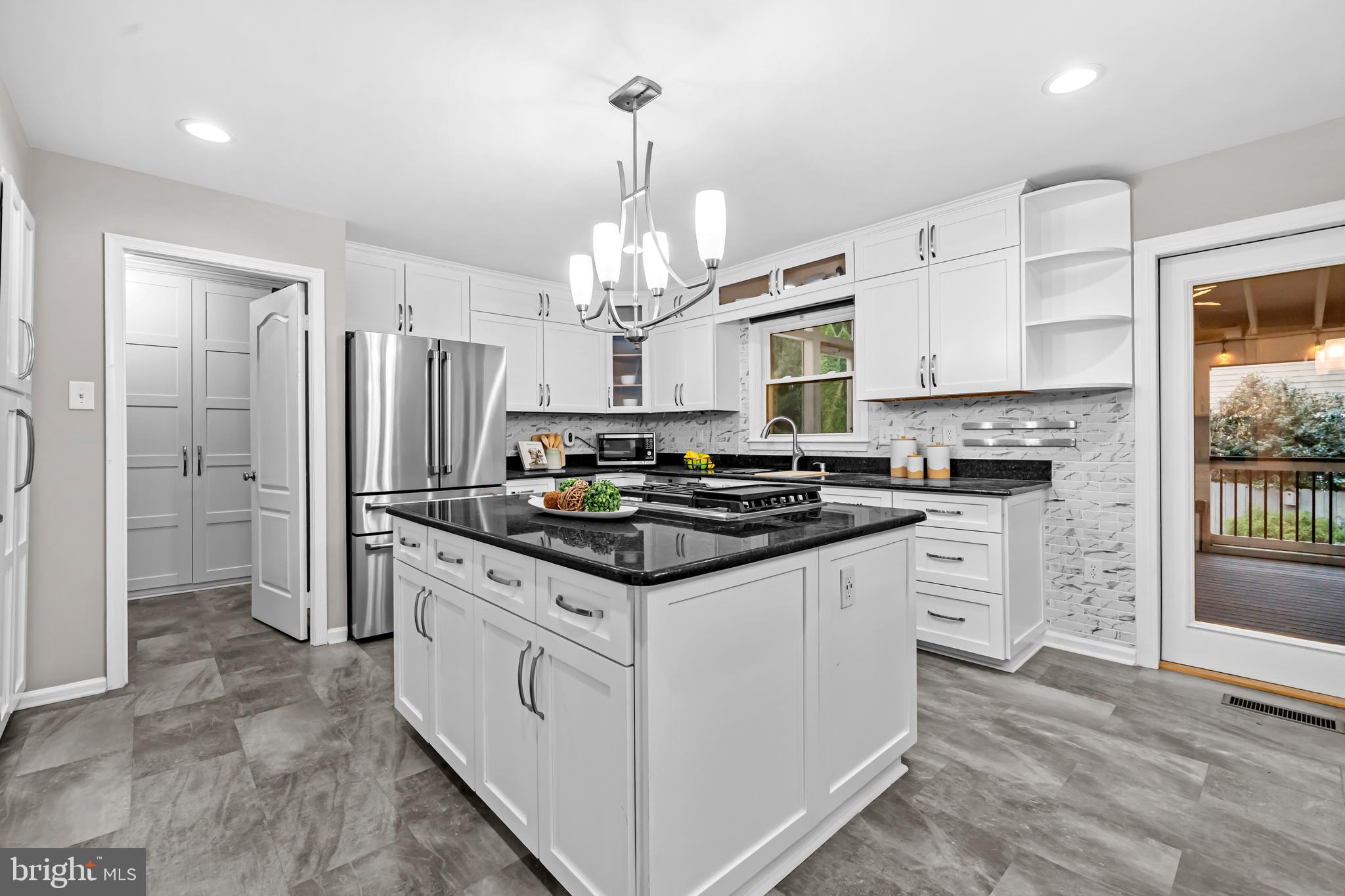 2169 Westglen Court Vienna, VA 22182 - Photo 7 of 63