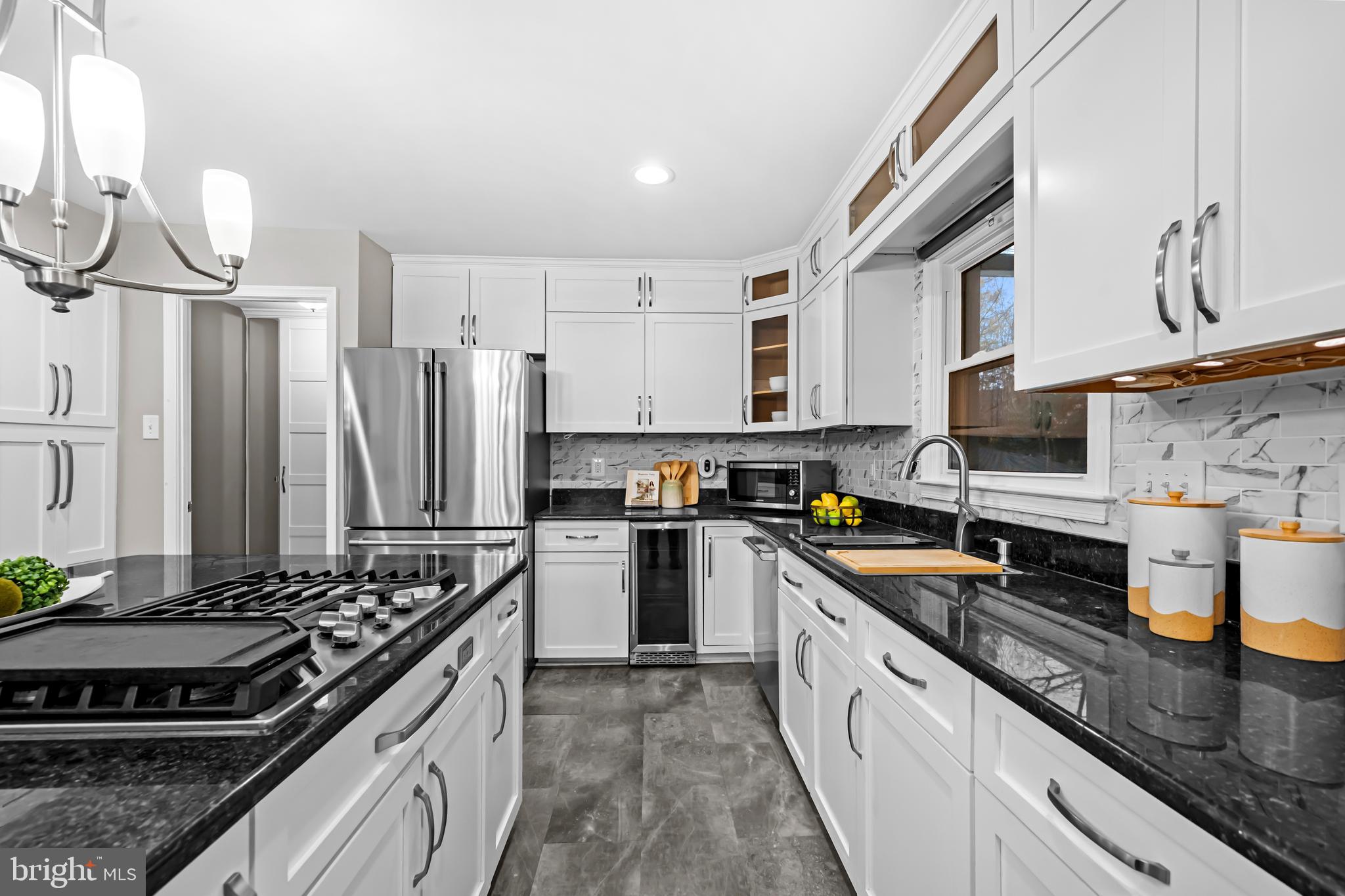 2169 Westglen Court Vienna, VA 22182 - Photo 8 of 63