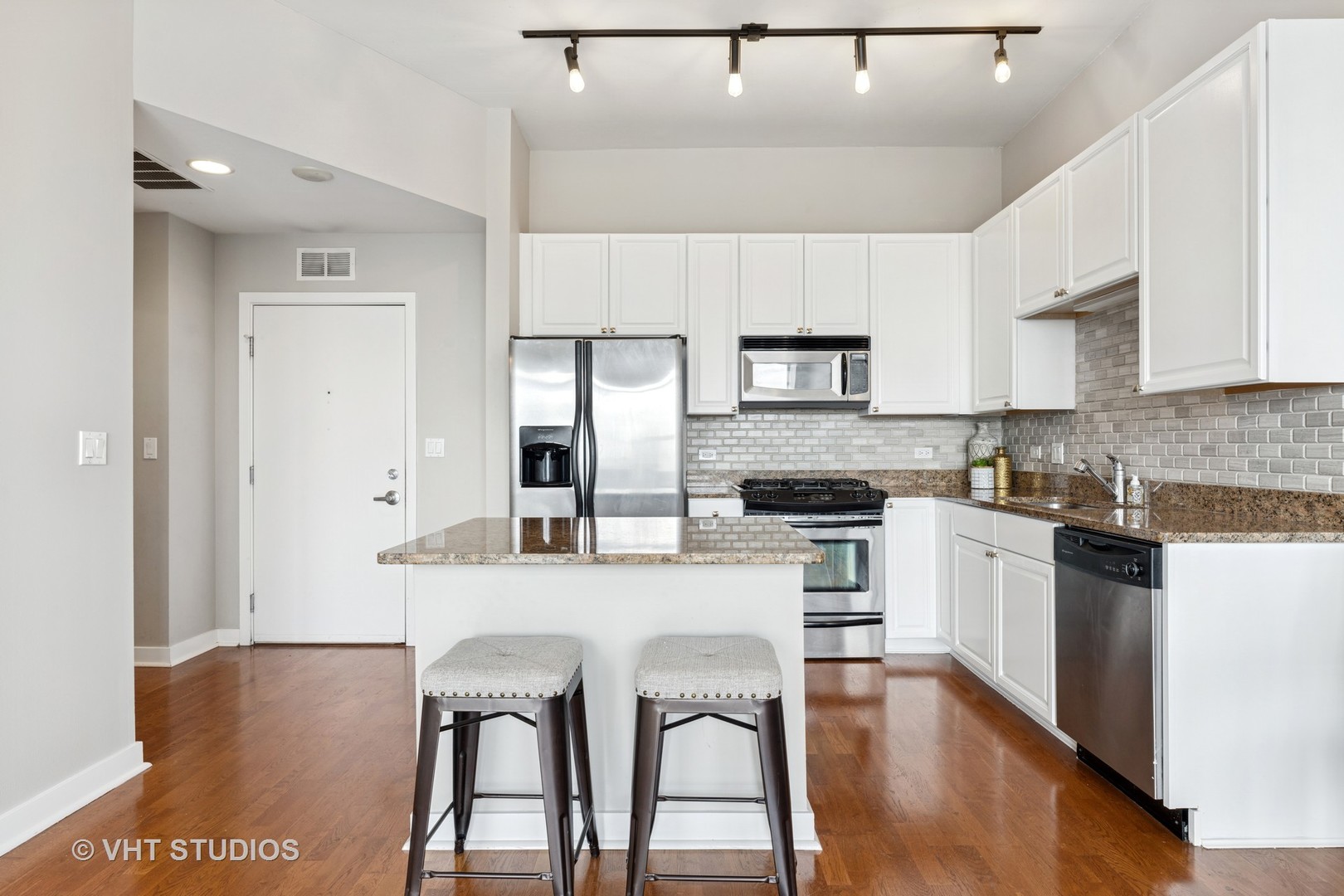 901 West Madison Street, Unit 1003 Chicago, IL 60607 - Photo 11 of 26