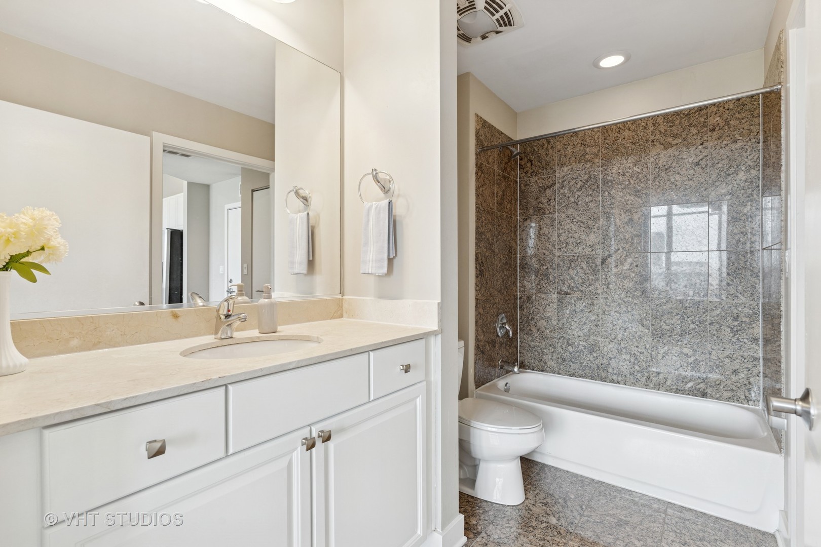 901 West Madison Street, Unit 1003 Chicago, IL 60607 - Photo 15 of 26