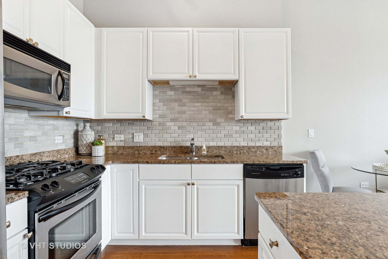 901 West Madison Street, Unit 1003 Chicago, IL 60607 - Photo 10 of 26