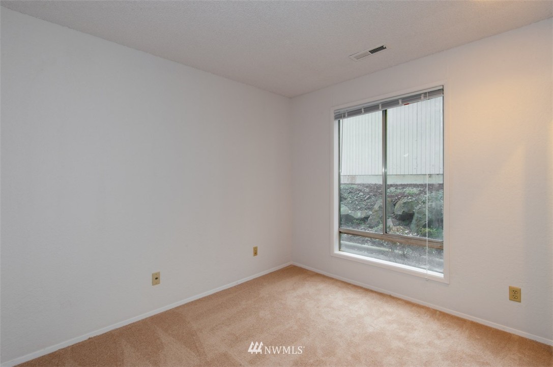 9517 Northeast 180th Street, Unit B101 Bothell, WA 98011 - Photo 12 of 23 Gallery Image 12