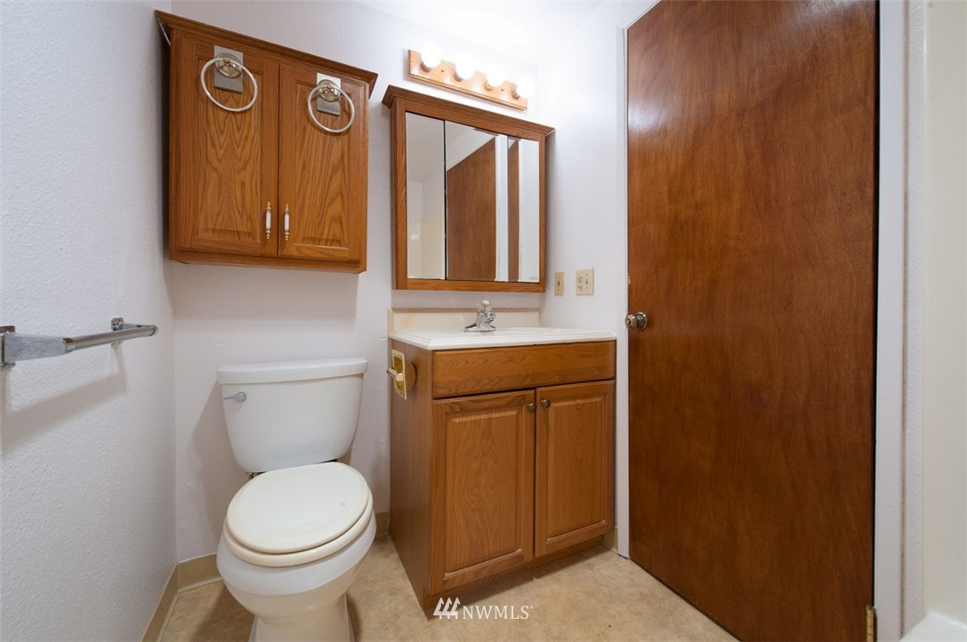 9517 Northeast 180th Street, Unit B101 Bothell, WA 98011 - Photo 14 of 23 Gallery Image 14