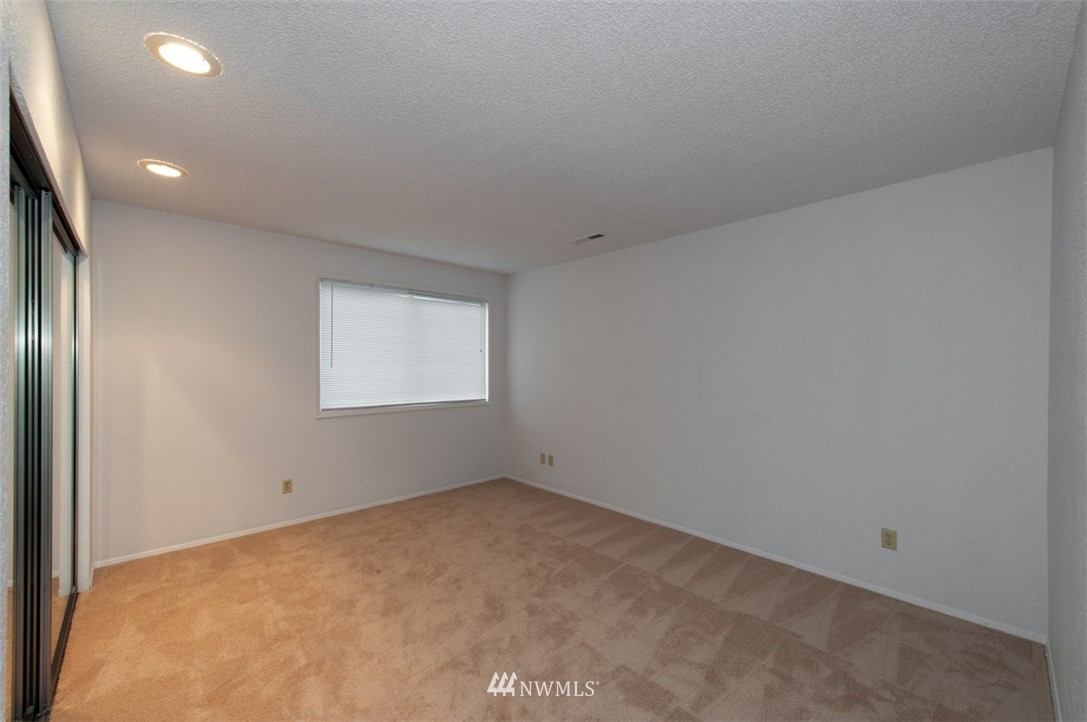 9517 Northeast 180th Street, Unit B101 Bothell, WA 98011 - Photo 10 of 23 Gallery Image 10