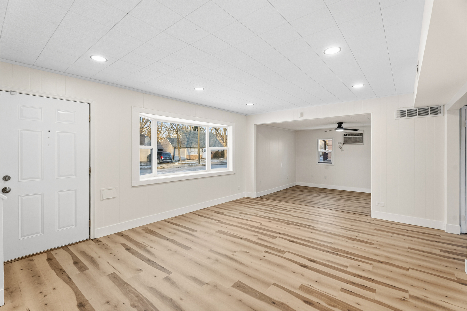 409 Winnemac Street Park Forest, IL 60466 - Photo 5 of 21 a view of empty room with wooden floor and fan