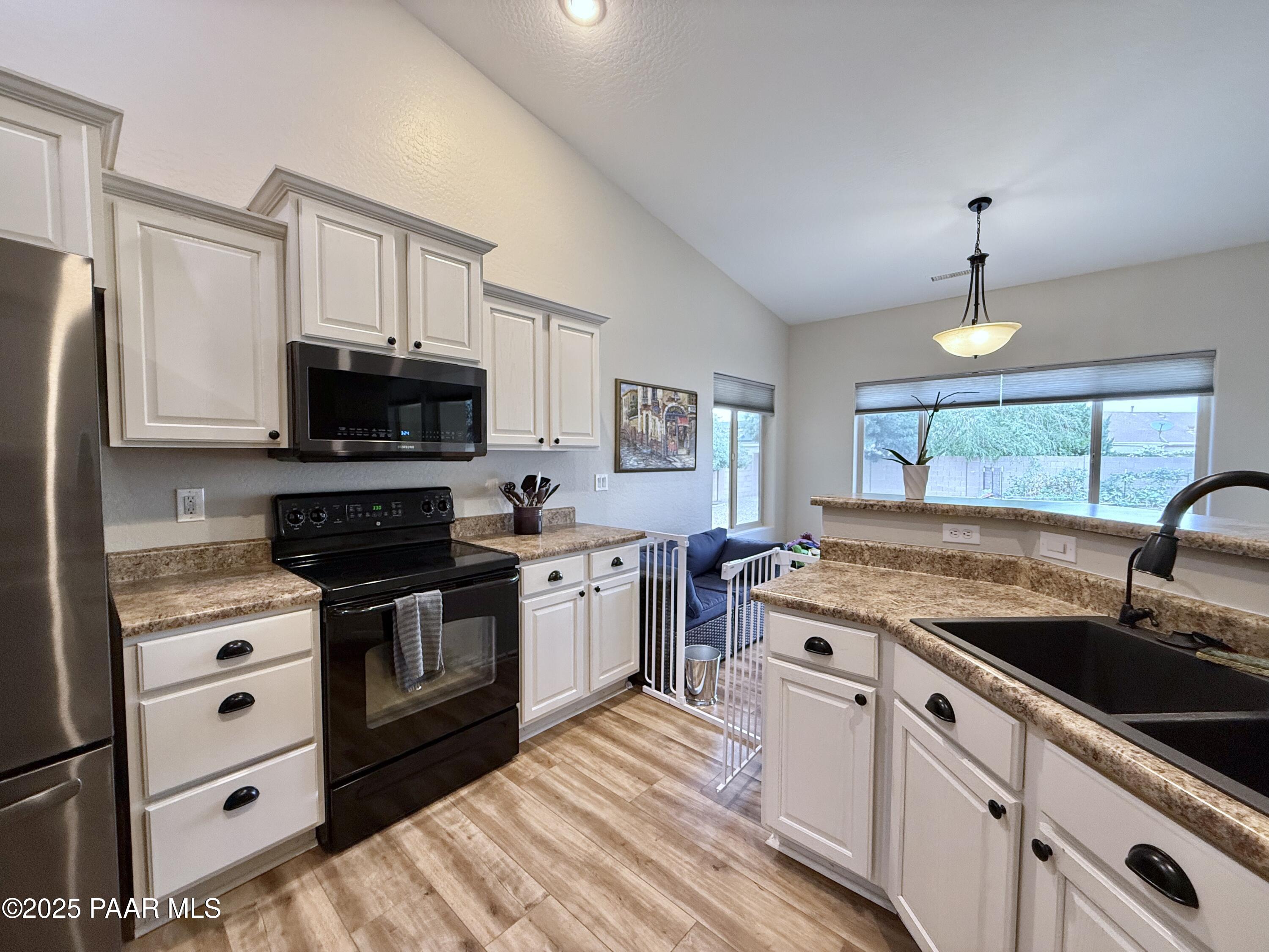 6622 Farmstead Road Prescott Valley, AZ 86314 - Photo 13 of 52 09 Kitchen