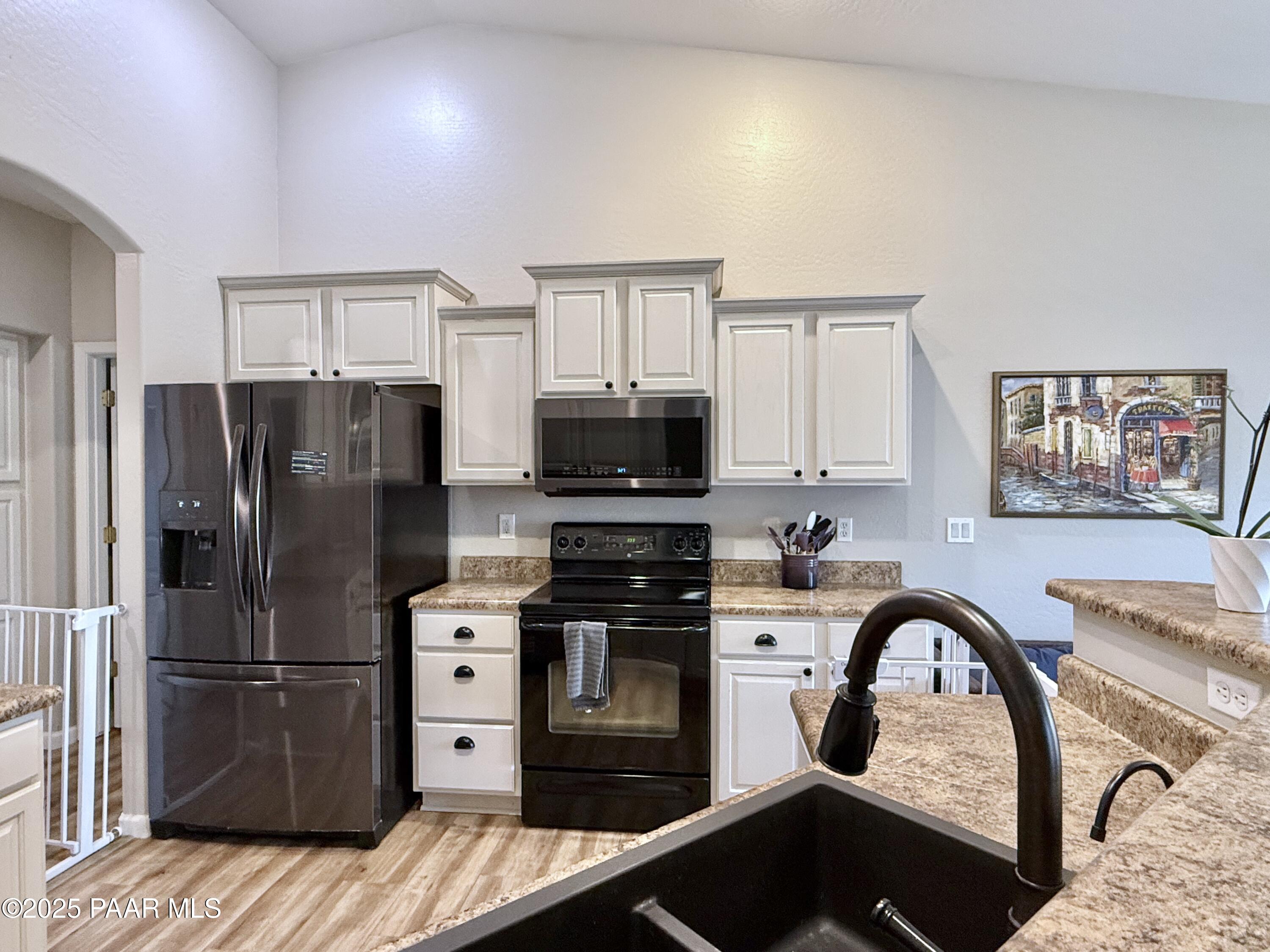 6622 Farmstead Road Prescott Valley, AZ 86314 - Photo 14 of 52 10 Kitchen (2)