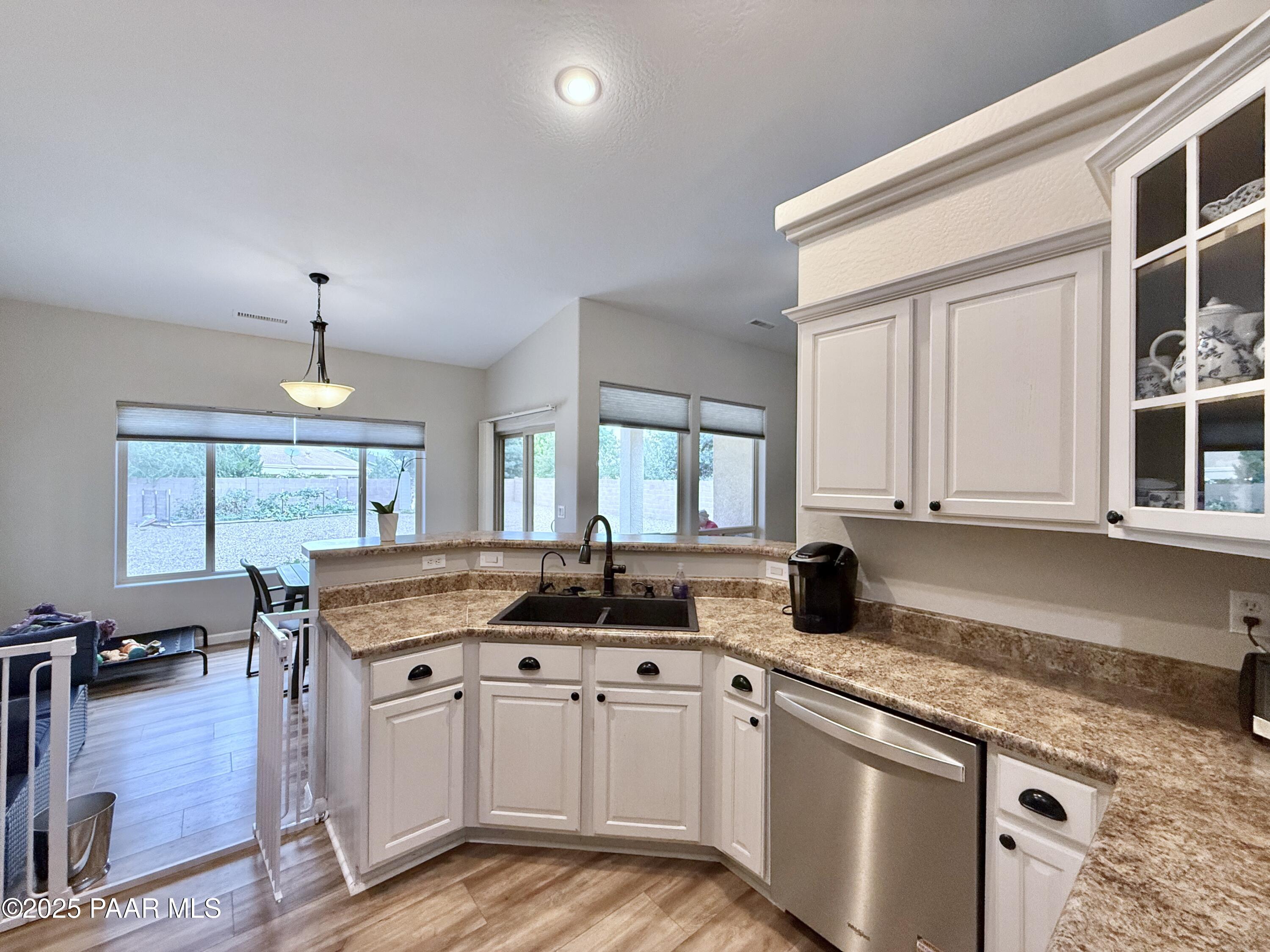 6622 Farmstead Road Prescott Valley, AZ 86314 - Photo 18 of 52 14 Kitchen & Dining