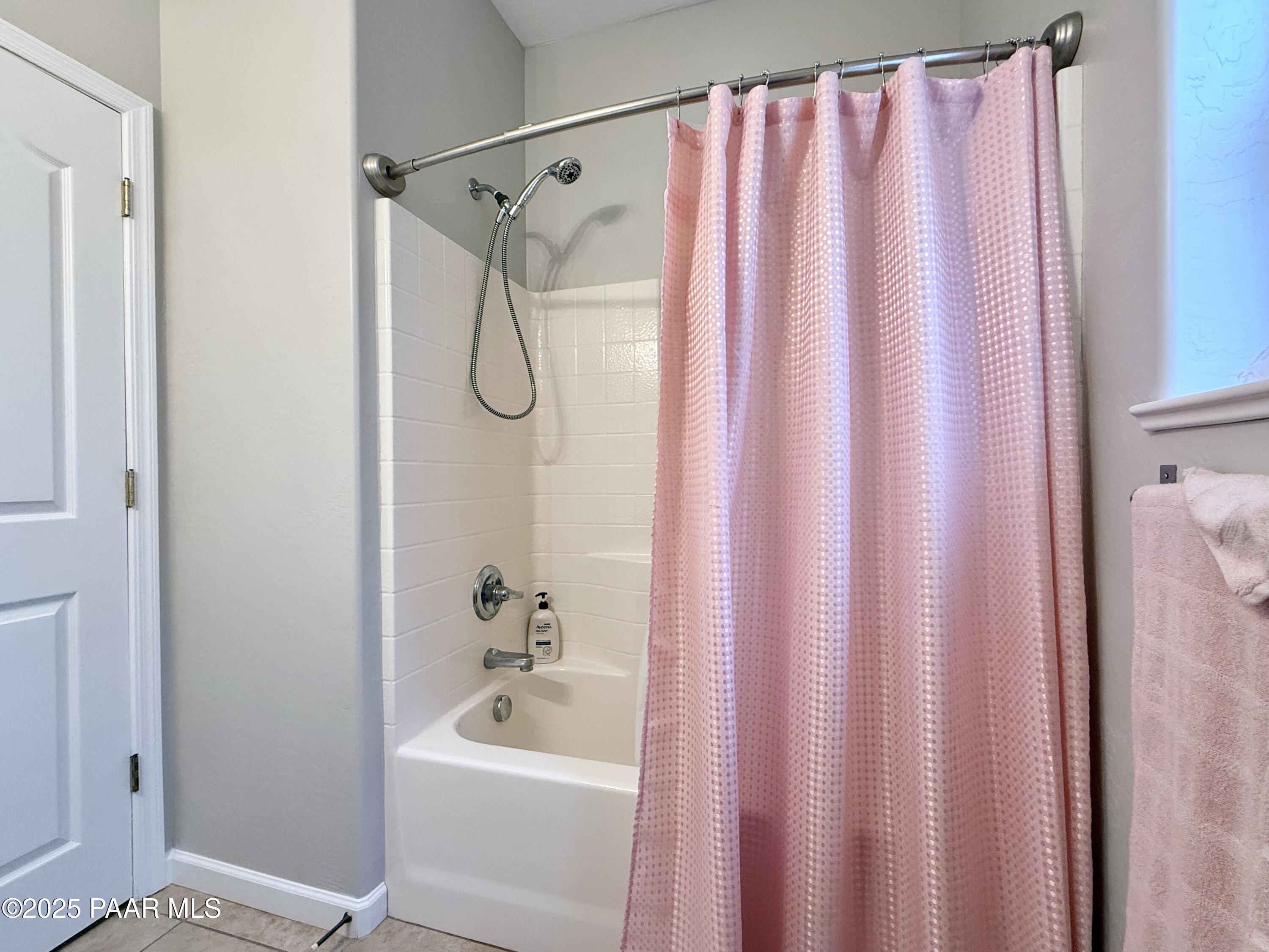6622 Farmstead Road Prescott Valley, AZ 86314 - Photo 38 of 52 35 Guest Bathroom Tub Shower