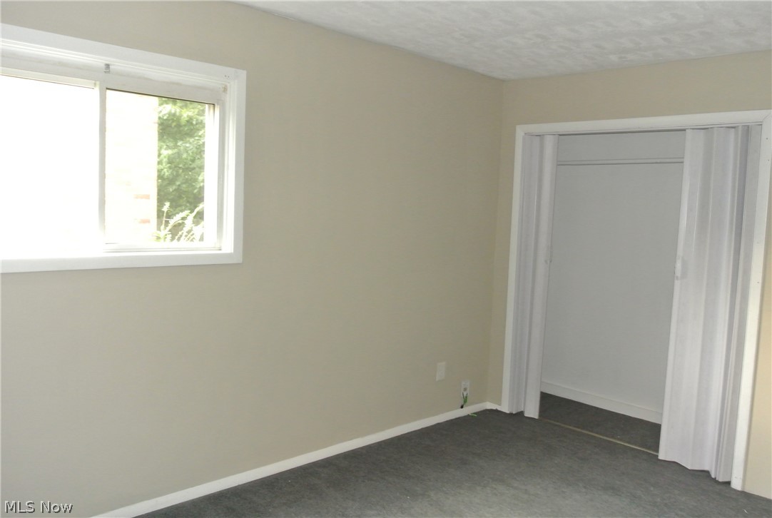 2083 Green Road Cleveland, OH 44121 - Photo 14 of 33