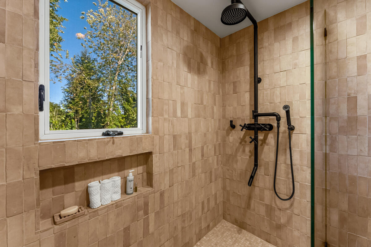 13100 Ojai Road Santa Paula, CA 93060 - Photo 12 of 60 a bathroom with a shower