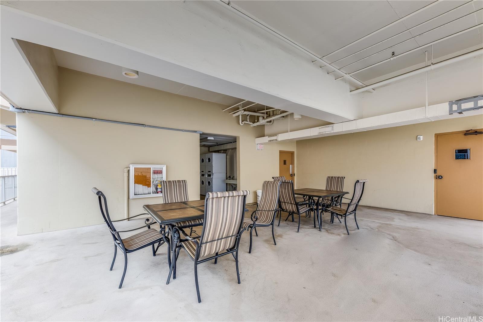 785 Kinau Street, Unit PH4 Honolulu, HI 96813 - Photo 20 of 23 a view of a dining room with furniture and chandelier
