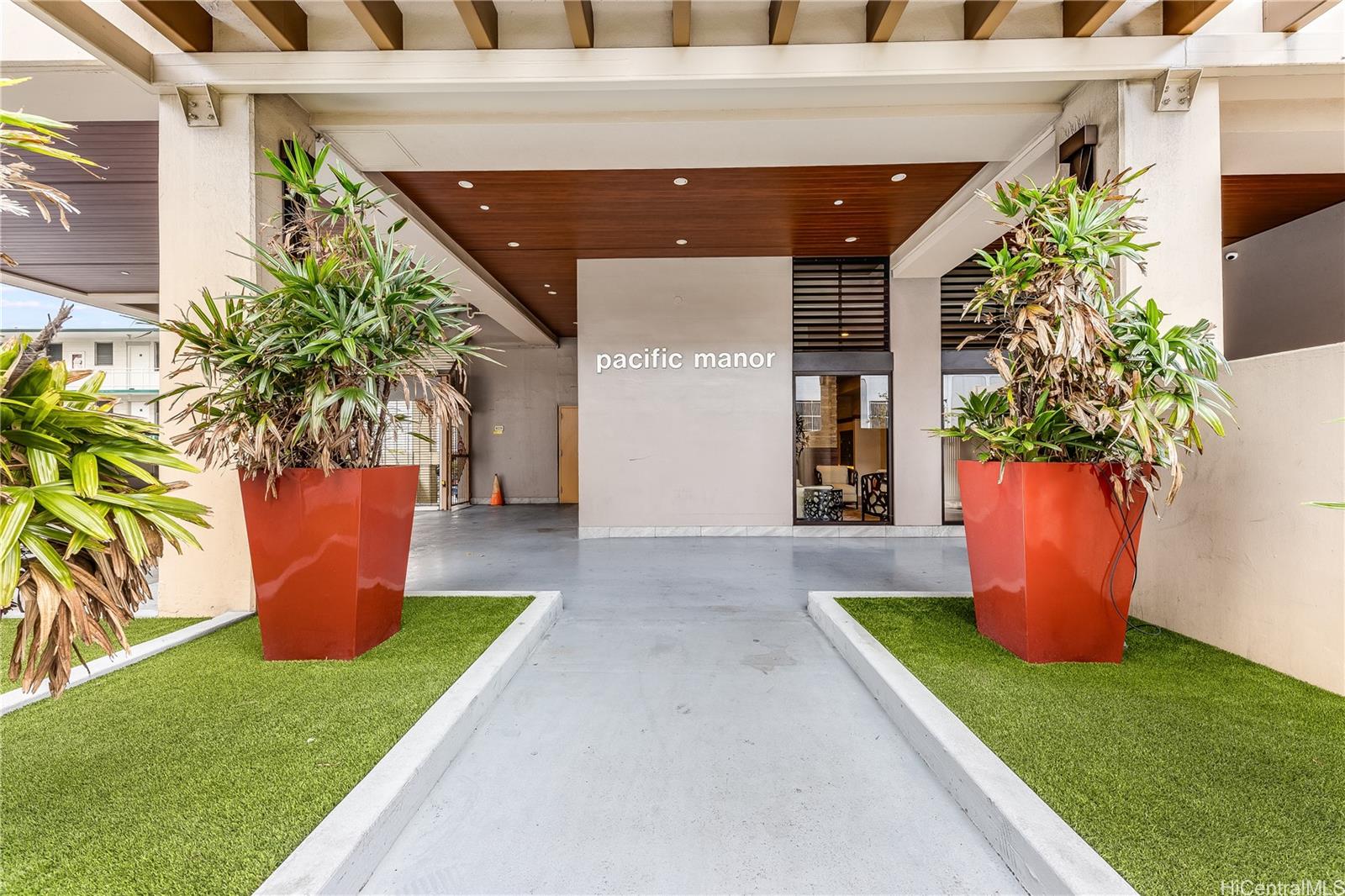 785 Kinau Street, Unit PH4 Honolulu, HI 96813 - Photo 22 of 23 a front view of a house with a garden