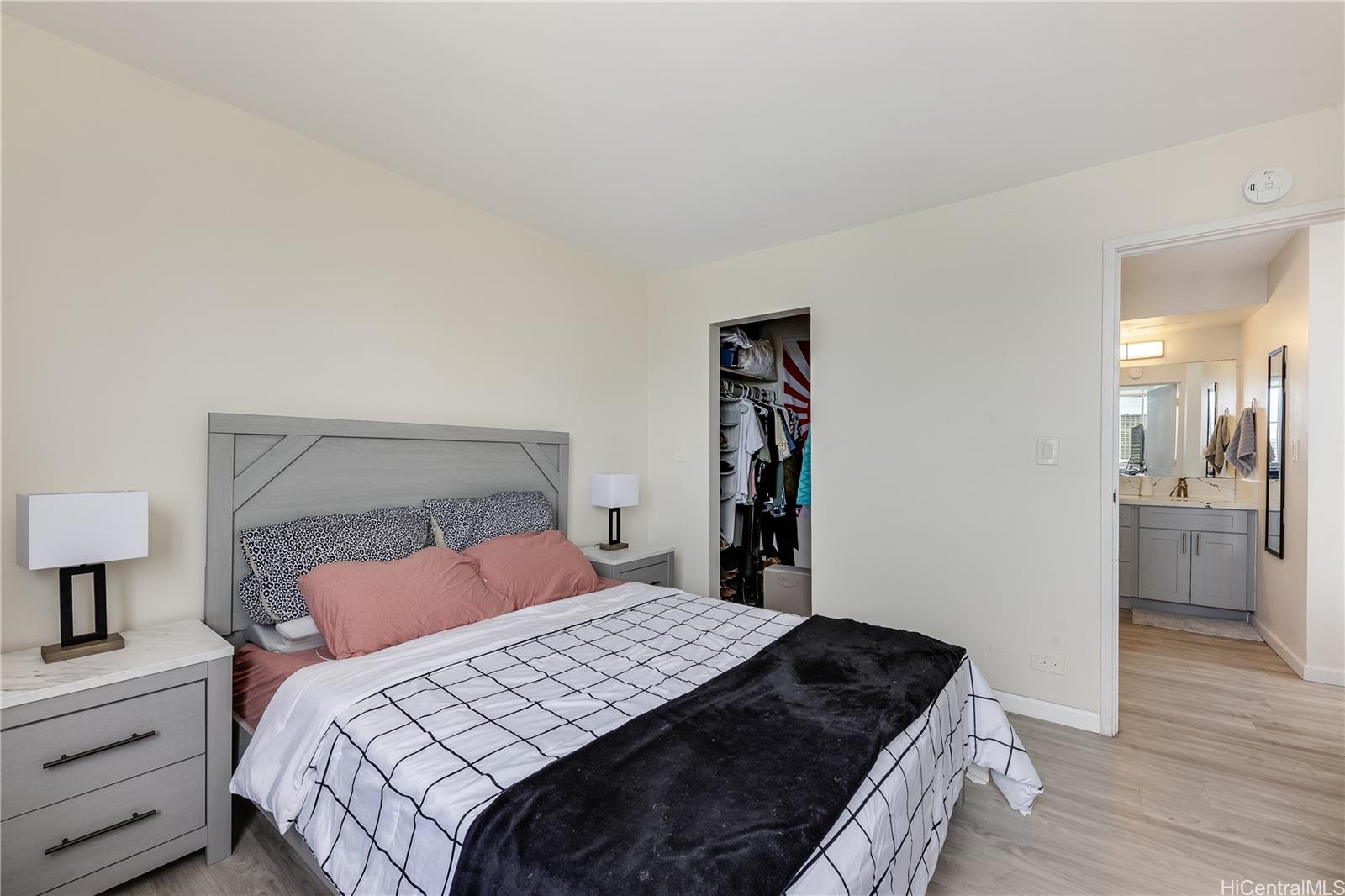 785 Kinau Street, Unit PH4 Honolulu, HI 96813 - Photo 9 of 23 a bedroom with a bed and wooden floor