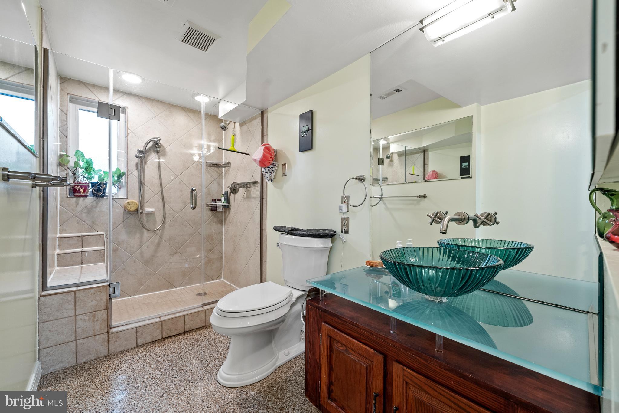 5402 Fremont Street Springfield, VA 22151 - Photo 23 of 30 Bathroom