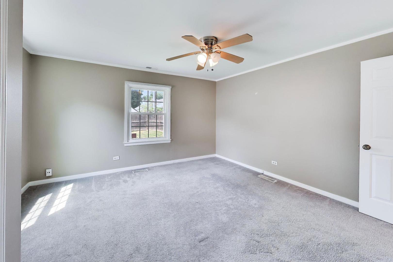 1706 Illinois Road Northbrook, IL 60062 - Photo 13 of 27