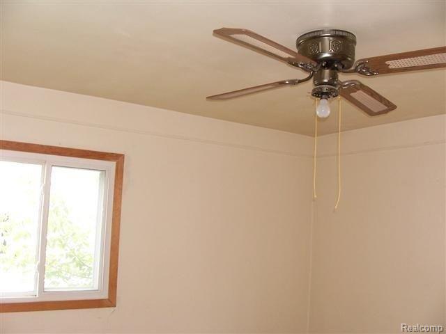 14593 Stephens Road Eastpointe, MI 48021 - Photo 8 of 12 stephens 8