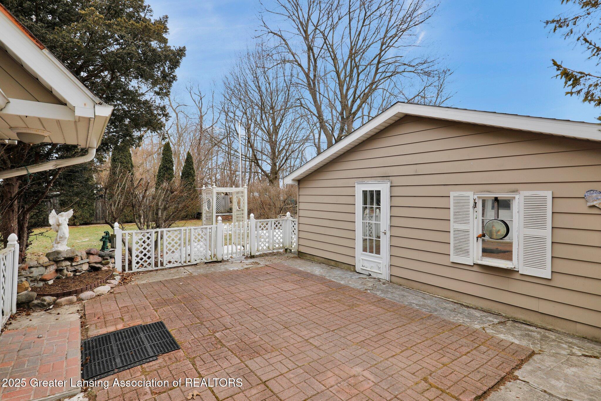 4401 Keller Road Holt, MI 48842 - Photo 7 of 11 2-web-or-mls-Open Ended Media-2